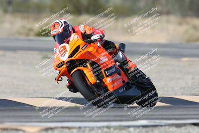 media/Dec-01-2025-Moto Forza (Mon) [[2daa91e15f]]/1-Advanced Group/Session 3 (Turn 3)/